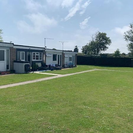 Hugo'S Hideaway Free Wifi Villa Hemsby Bagian luar foto