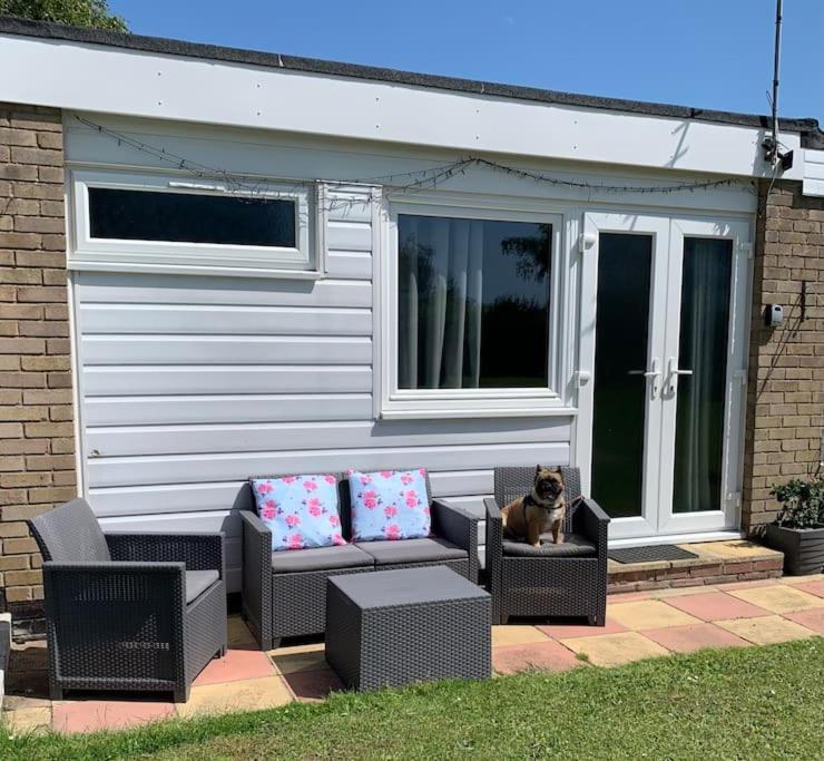 Hugo'S Hideaway Free Wifi Villa Hemsby Bagian luar foto